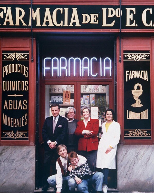Con más años que la historia de esta serie (tan querida, y que por desgracia no sigue 😭), empezamos guardia, ¡7 días de 24 h del tirón! Como si fuera una rave, pero no, estamos para ayudaros, para vosotros, para lo que necesitéis. Recordar: de 9 a 22 abiertos, y por la noche para urgencias con el timbre.